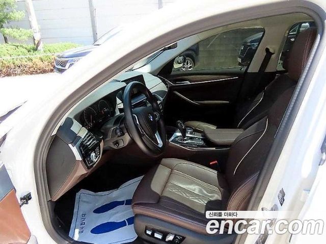 BMW 5-Series G30 530i Luxury Plus - фото 4