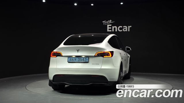 Tesla Model Y Long Range AWD - фото 3