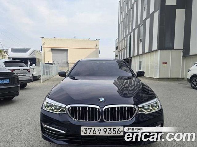 BMW 5-Series G30 530i Luxury Plus - фото 0
