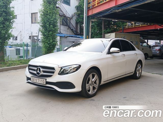Mercedes-Benz E-Class W213 E220d Avantgarde - фото 0