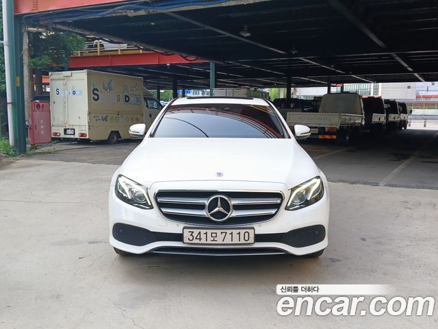 Mercedes-Benz E-Class W213 E220d Avantgarde - фото 1