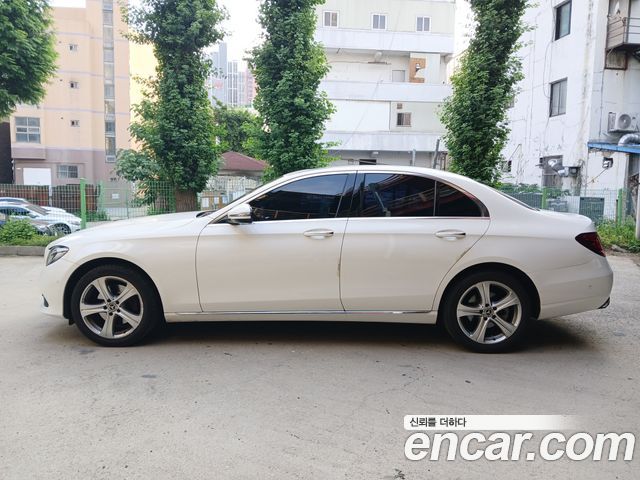 Mercedes-Benz E-Class W213 E220d Avantgarde - фото 2
