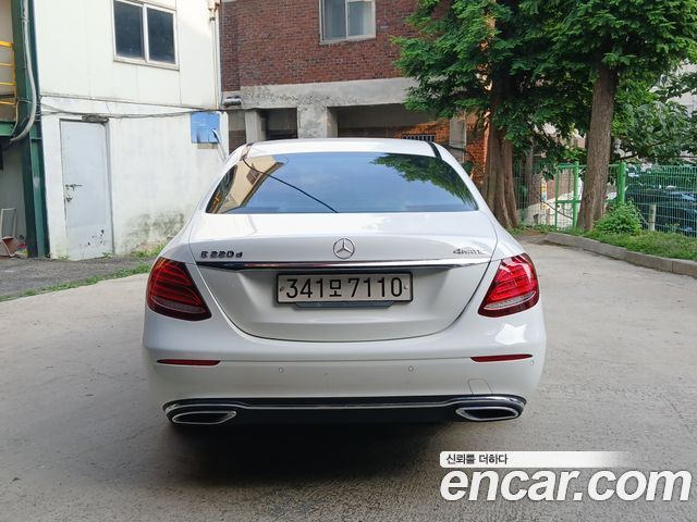 Mercedes-Benz E-Class W213 E220d Avantgarde - фото 4