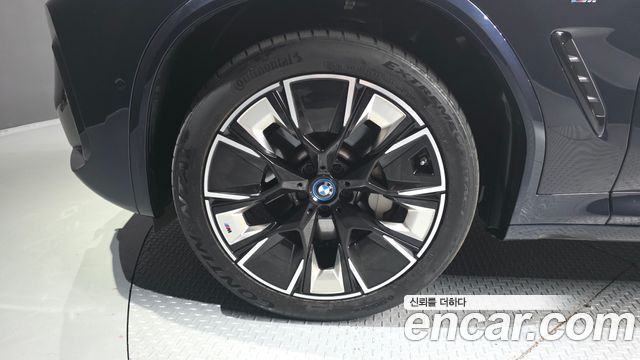 BMW iX3 M Sports - фото 4