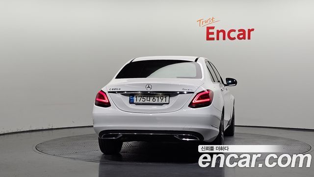 Mercedes-Benz C-Class W205 C220 d 4MATIC - фото 3