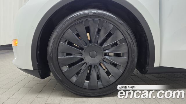 Tesla Model Y Long Range AWD - фото 4