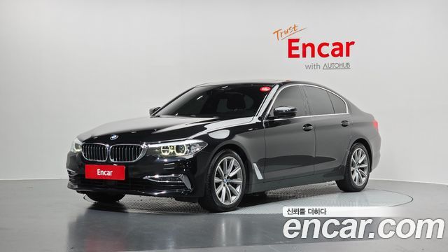 BMW 5-Series G30 520i Luxury - фото 0