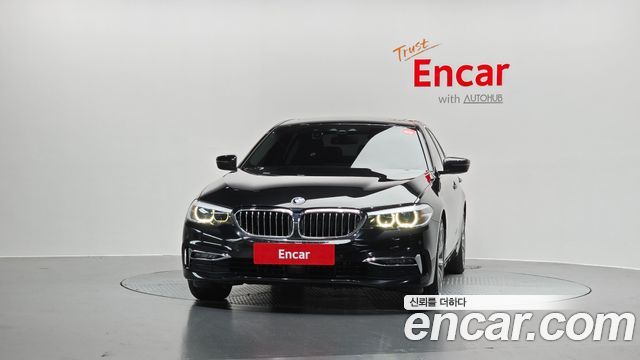 BMW 5-Series G30 520i Luxury - фото 2