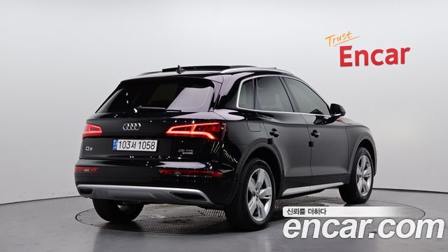Audi Q5 FY 40 TDI Quattro Premium - фото 1