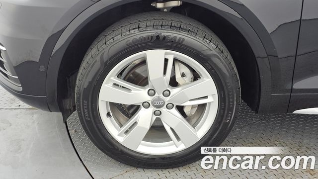 Audi Q5 FY 40 TDI Quattro Premium - фото 4