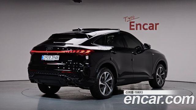 Audi Q5 40 TFSI 콰트로 S Line Sportback - фото 0