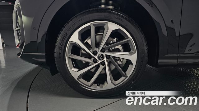 Audi Q5 40 TFSI 콰트로 S Line Sportback - фото 3