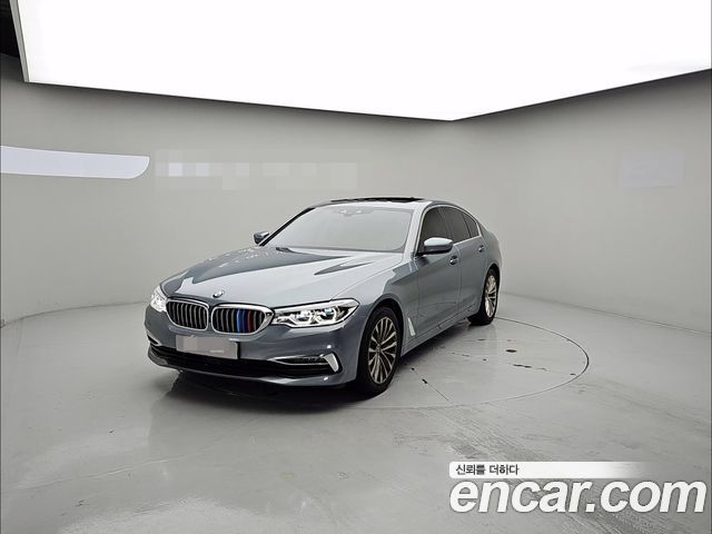 BMW 5-Series G30 530i xDrive Luxury Plus - фото 0