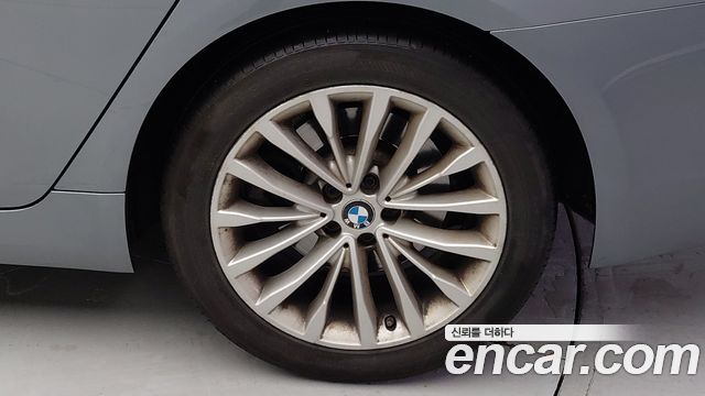 BMW 5-Series G30 530i xDrive Luxury Plus - фото 4