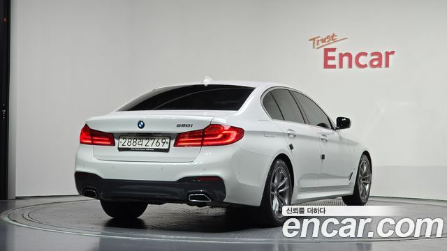BMW 5-Series G30 520i M Sport - фото 1