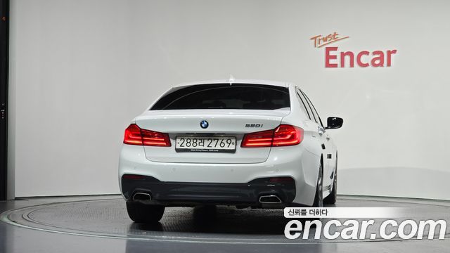 BMW 5-Series G30 520i M Sport - фото 3