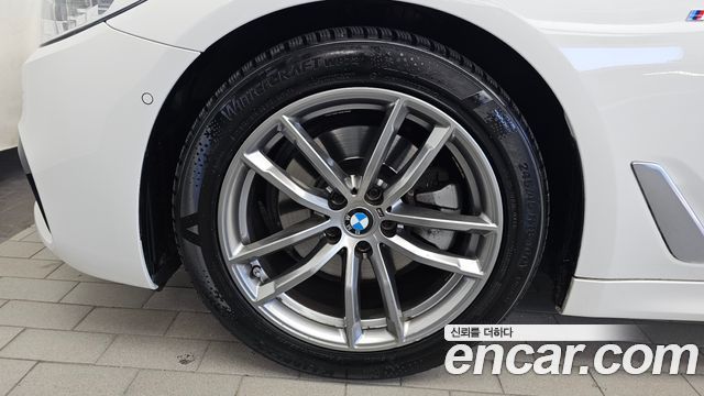 BMW 5-Series G30 520i M Sport - фото 4