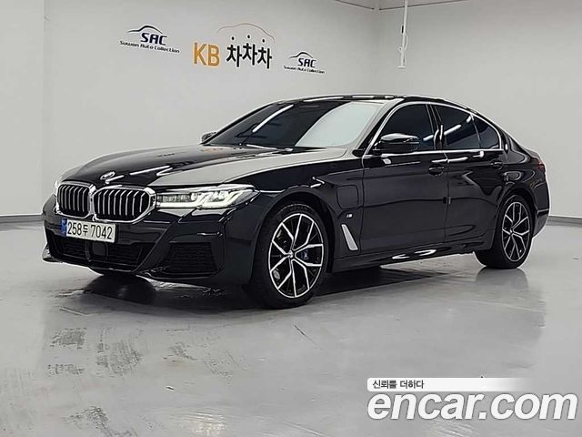 BMW 5-Series G30 530e M Sport - фото 0