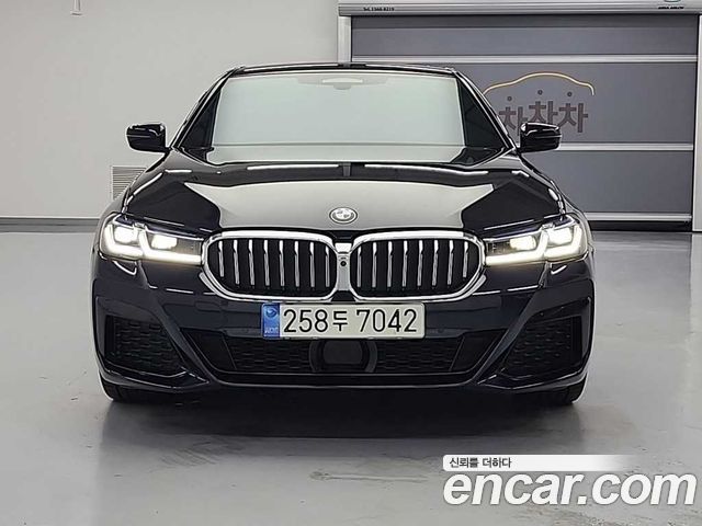 BMW 5-Series G30 530e M Sport - фото 1