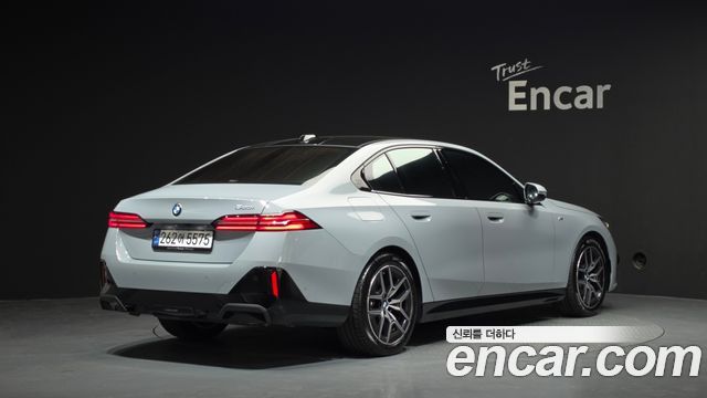 BMW 5-Series G60 520i M Sport - фото 1