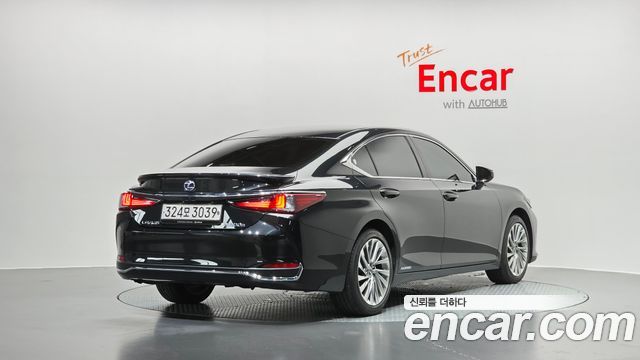 Lexus ES 7-го поколения Executive - фото 1