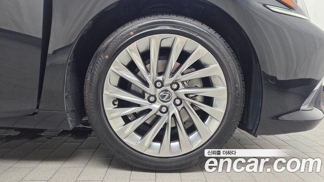 Lexus ES 7-го поколения Executive - фото 4