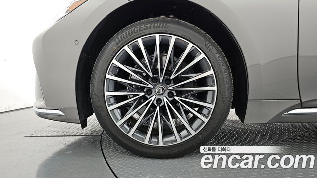 Lexus LS LS500 3.5 Luxury AWD - фото 4