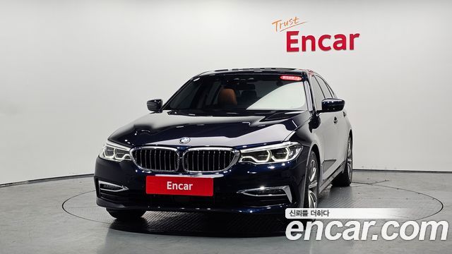 BMW 5-Series G30 520i Luxury - фото 1