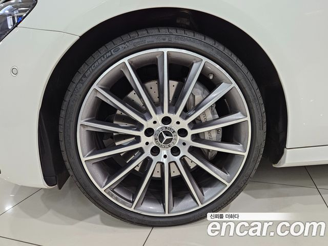 Mercedes-Benz E-Class W213 E350 4MATIC AMG Line - фото 4