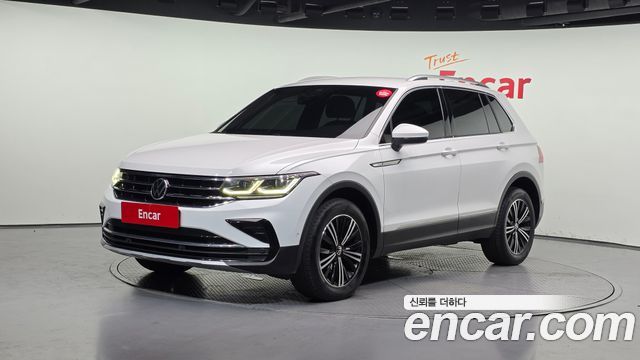 Volkswagen Tiguan 2-го поколения 2.0 TDI 4-Motion Premium - фото 0