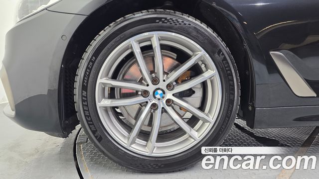 BMW 5-Series G30 520d Luxury Plus - фото 4