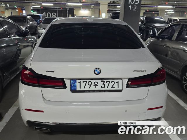 BMW 5-Series G30 530i xDrive Luxury - фото 1