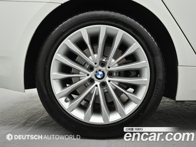 BMW 5-Series G30 530i xDrive Luxury - фото 4
