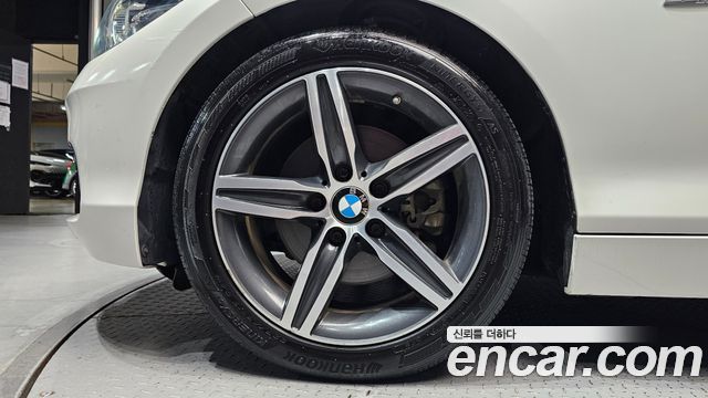 BMW 1-Series F20 118d Sport 5Door - фото 4
