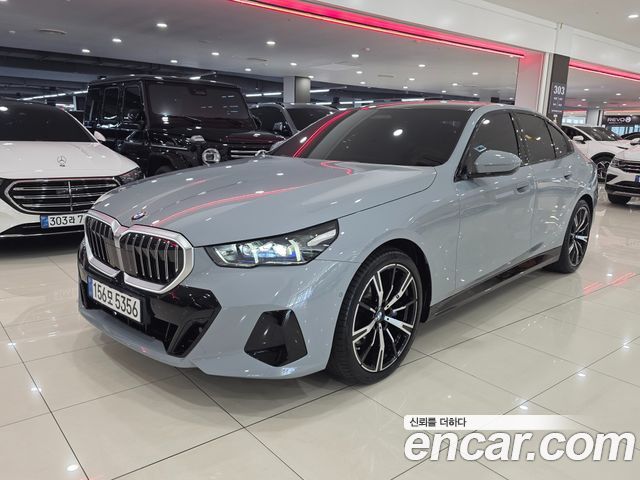 BMW 5-Series G60 530i xDrive M Sport - фото 0