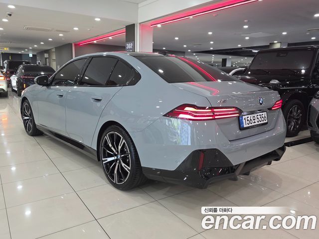 BMW 5-Series G60 530i xDrive M Sport - фото 1