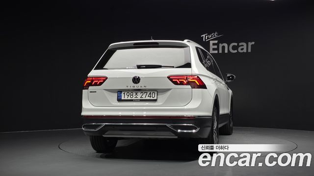 Volkswagen Tiguan 2.0 TSI Prestige - фото 3