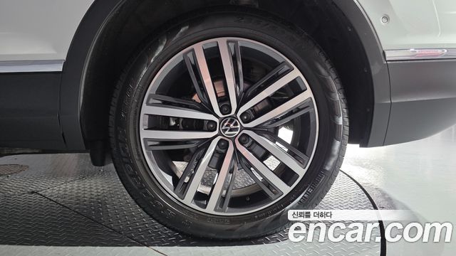 Volkswagen Tiguan 2.0 TSI Prestige - фото 4