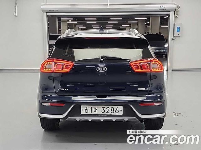 Kia Niro Prestige - фото 2