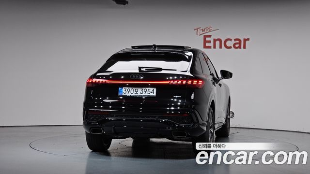 Audi Q5 40 TFSI 콰트로 S Line Sportback - фото 2