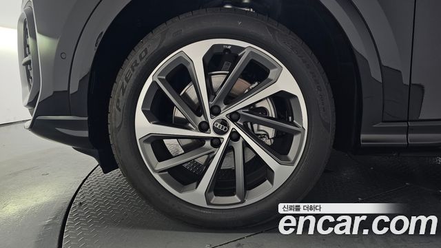 Audi Q5 40 TFSI 콰트로 S Line Sportback - фото 3