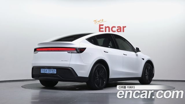 Tesla Model Y Long Range AWD - фото 1