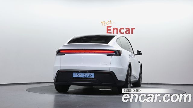Tesla Model Y Long Range AWD - фото 3
