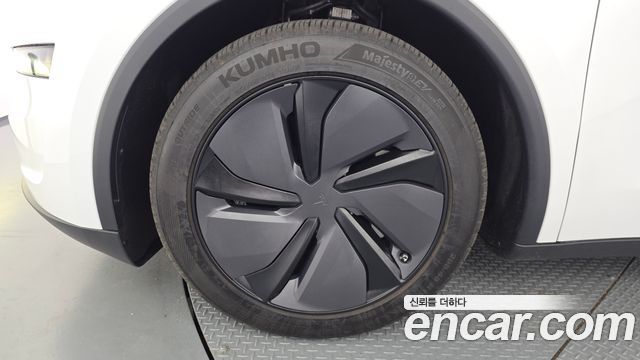 Tesla Model Y Long Range AWD - фото 4