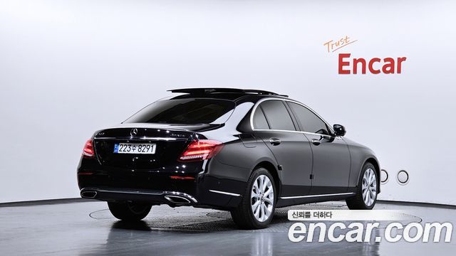 Mercedes-Benz E-Class W213 E300 Exclusive - фото 1