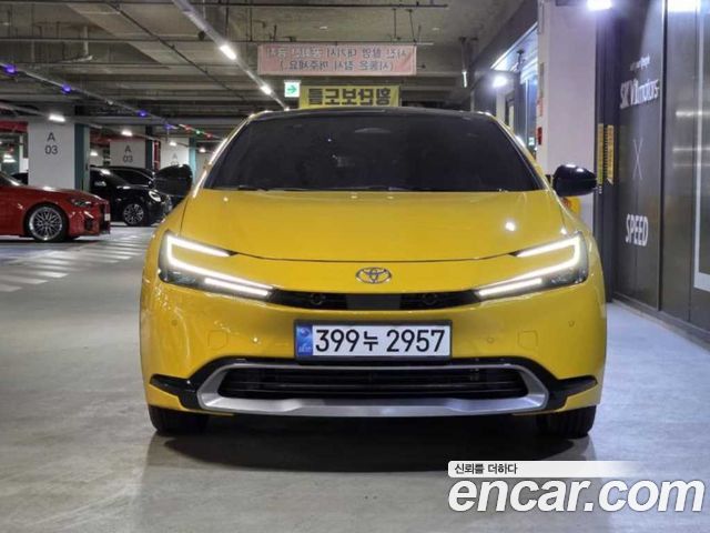 Toyota Prius 5-го поколения 2.0 XLE - фото 0