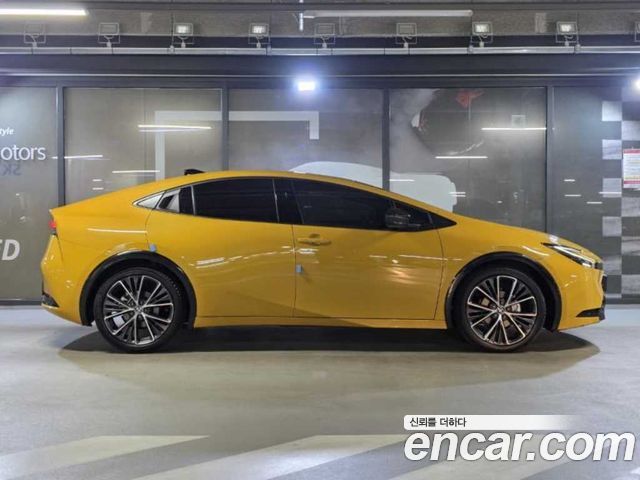 Toyota Prius 5-го поколения 2.0 XLE - фото 2