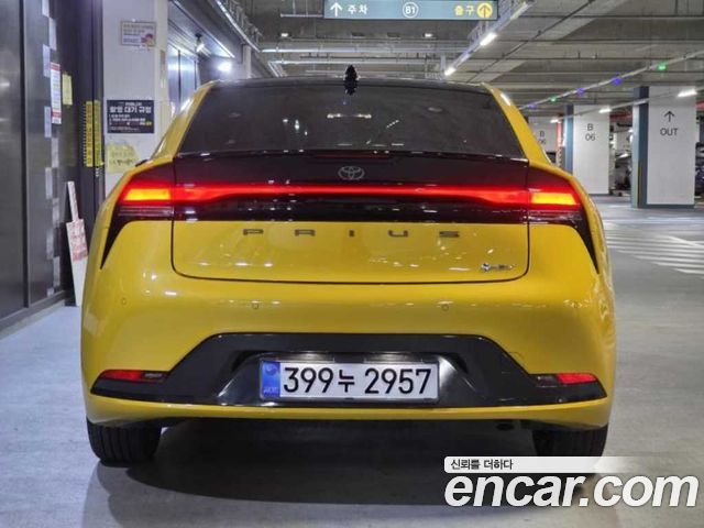 Toyota Prius 5-го поколения 2.0 XLE - фото 4