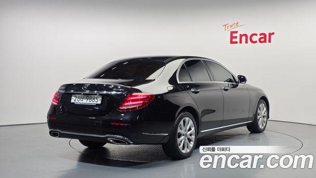 Mercedes-Benz E-Class W213 E300 4MATIC Exclusive - фото 1