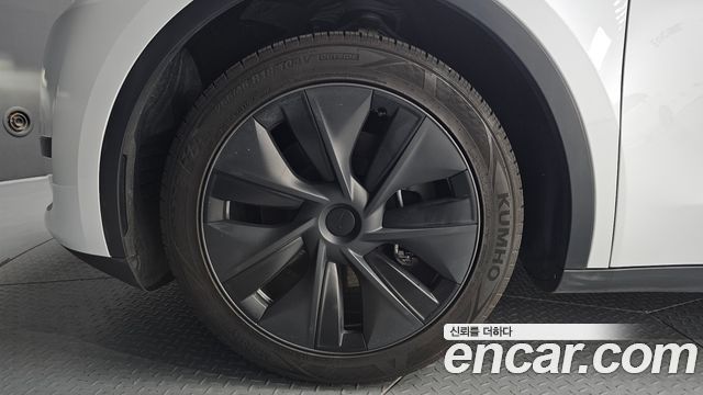 Tesla Model Y RWD - фото 4